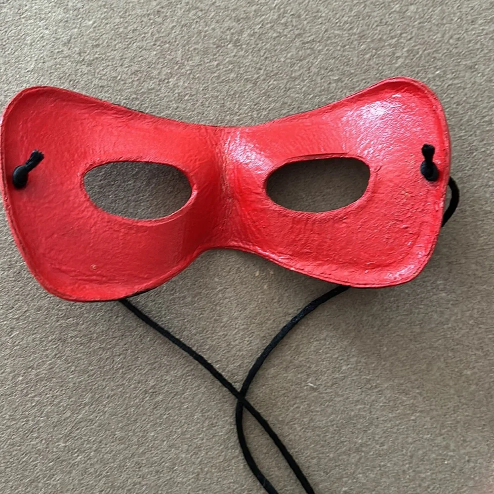 Ladybug Mask - Picture 2 of 3